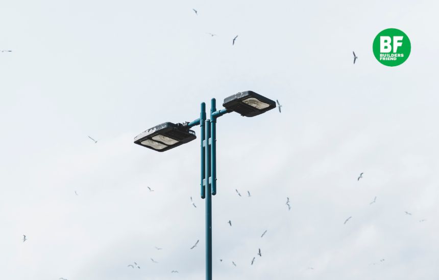 KDMC Installs First Solar High-Mast Light in Kalyan-Dombivli, Advancing Toward a ‘Solar City’ Vision