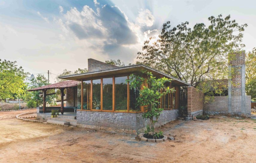 Earthy Farmhouse Design Weaved Around a Traditional Courtyard in Hyderabad